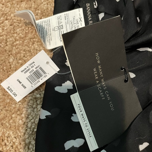 Banana republic scarf - Picture 2 of 4